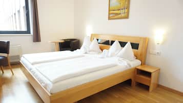 Double Room | Individually decorated, individually furnished, desk, laptop workspace