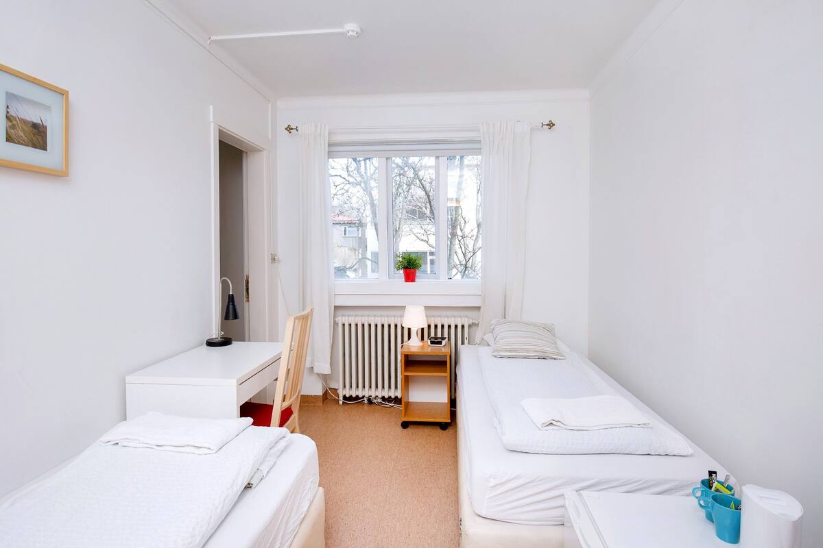 Chambre Standard, 2 lits une place | Bureau, rideaux occultants, lits bébé (en supplément)