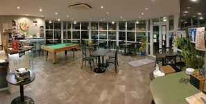 A billiards table, multiple tables, chairs, a reception desk, and a large windowed wall. - Fasthotel Well Inn Macon Sud - un hôtel FH Confort (Charnay-les-Macon)