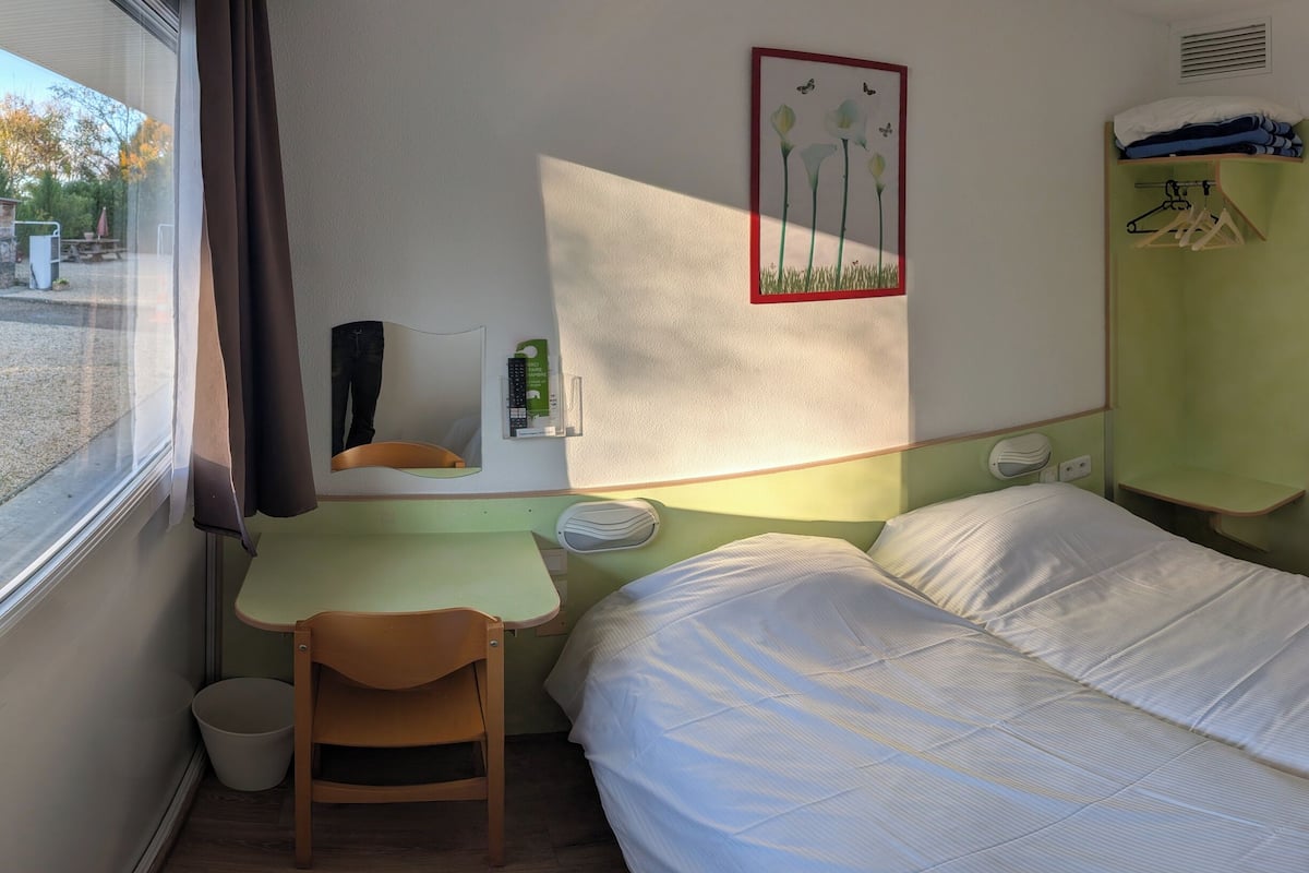 Escritorio, sistema de insonorización y cunas