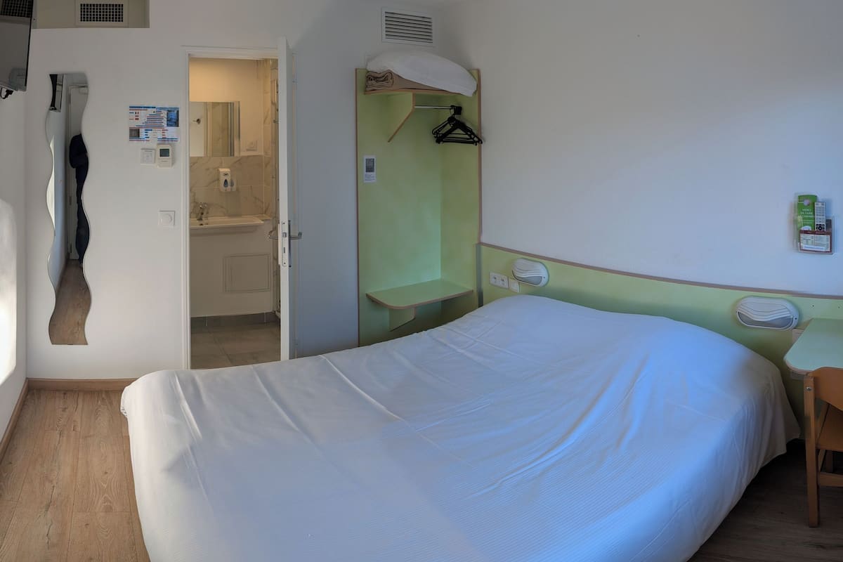 Escritorio, sistema de insonorización y cunas