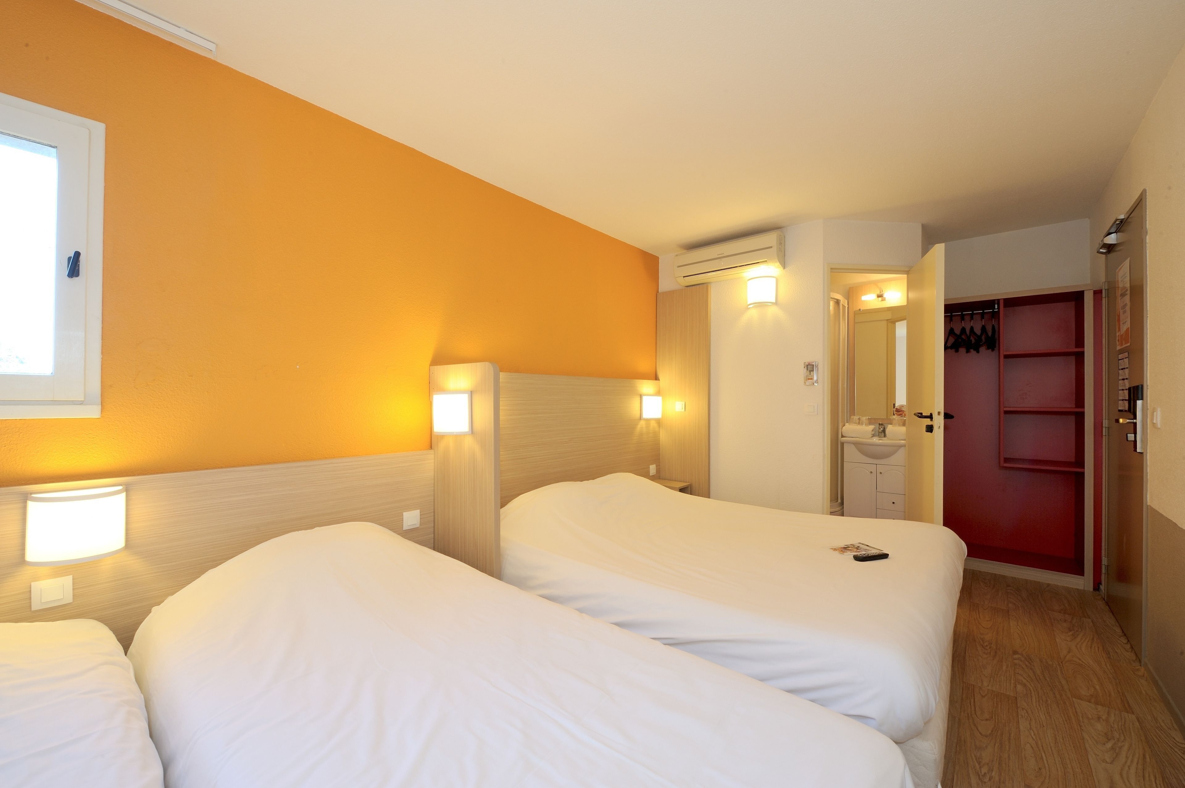 Desk, cots/infant beds, free WiFi, bed sheets