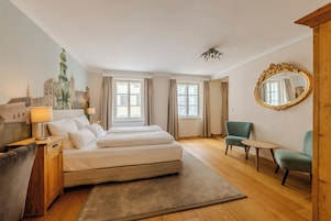 Family Apartment with 2 Bedrooms | In-room safe, blackout drapes, soundproofing, WiFi (free)