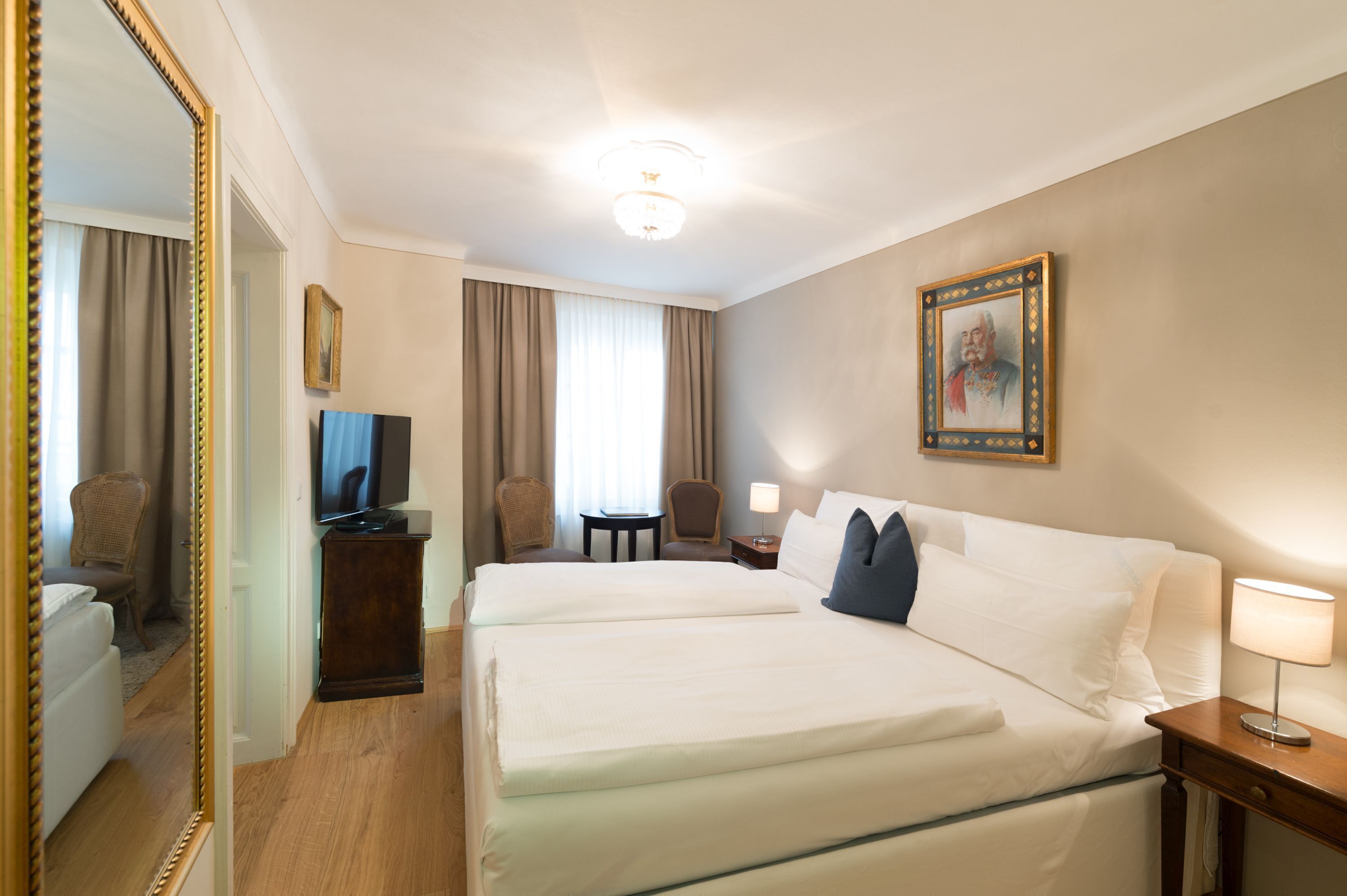 Caja de seguridad en la habitación y decoración personalizada 