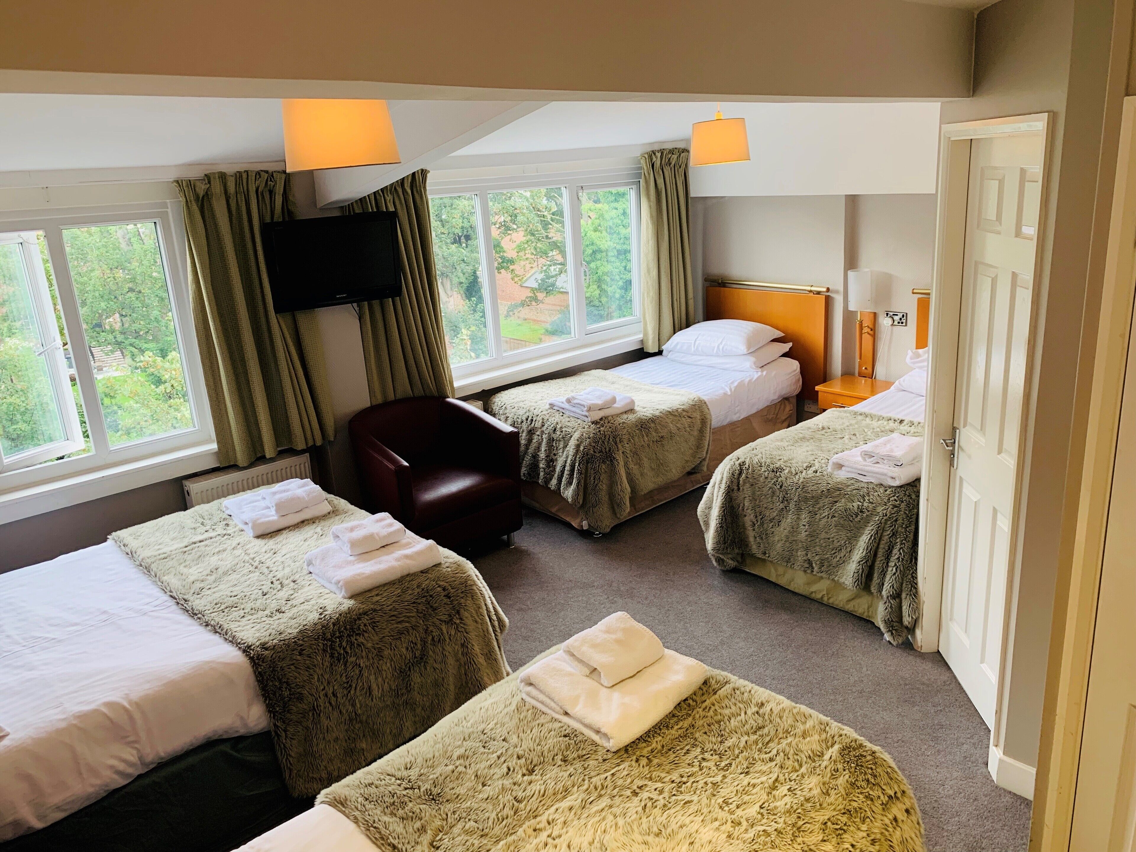 family room (5) | hypo-allergenic bedding, desk, laptop workspace, wifi