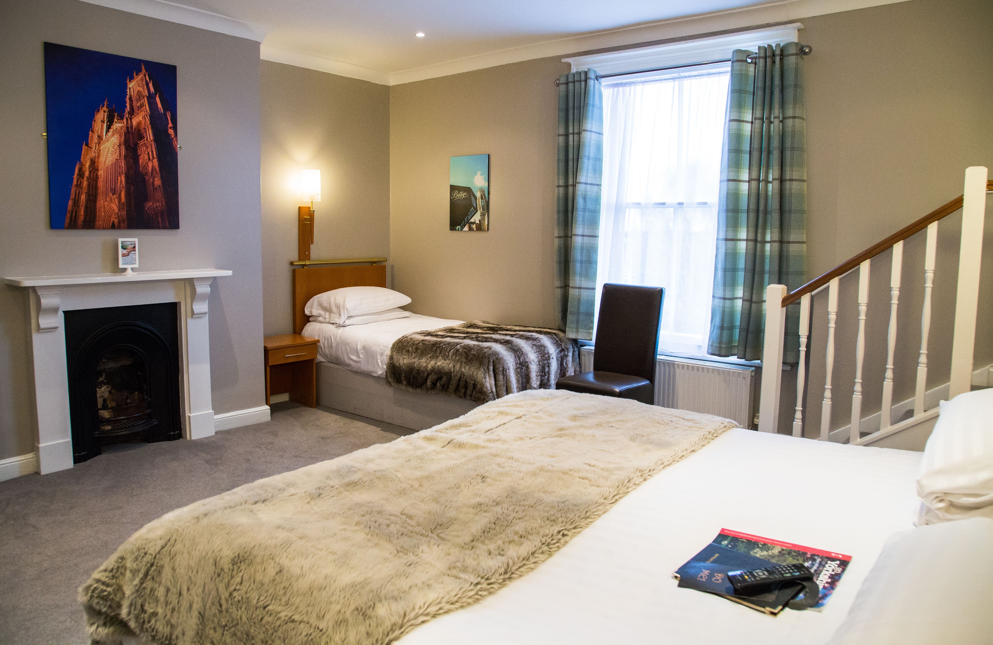 twin room | hypo-allergenic bedding, desk, laptop workspace, wifi