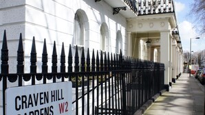 A sign for Craven Hill Gardens W2, indicating a property in Westminster. - Caring Hotel (London)