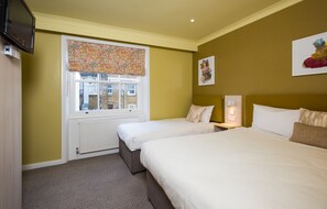 Triple Room, Ensuite | In-room safe, desk, soundproofing, iron/ironing board - Caring Hotel (London)
