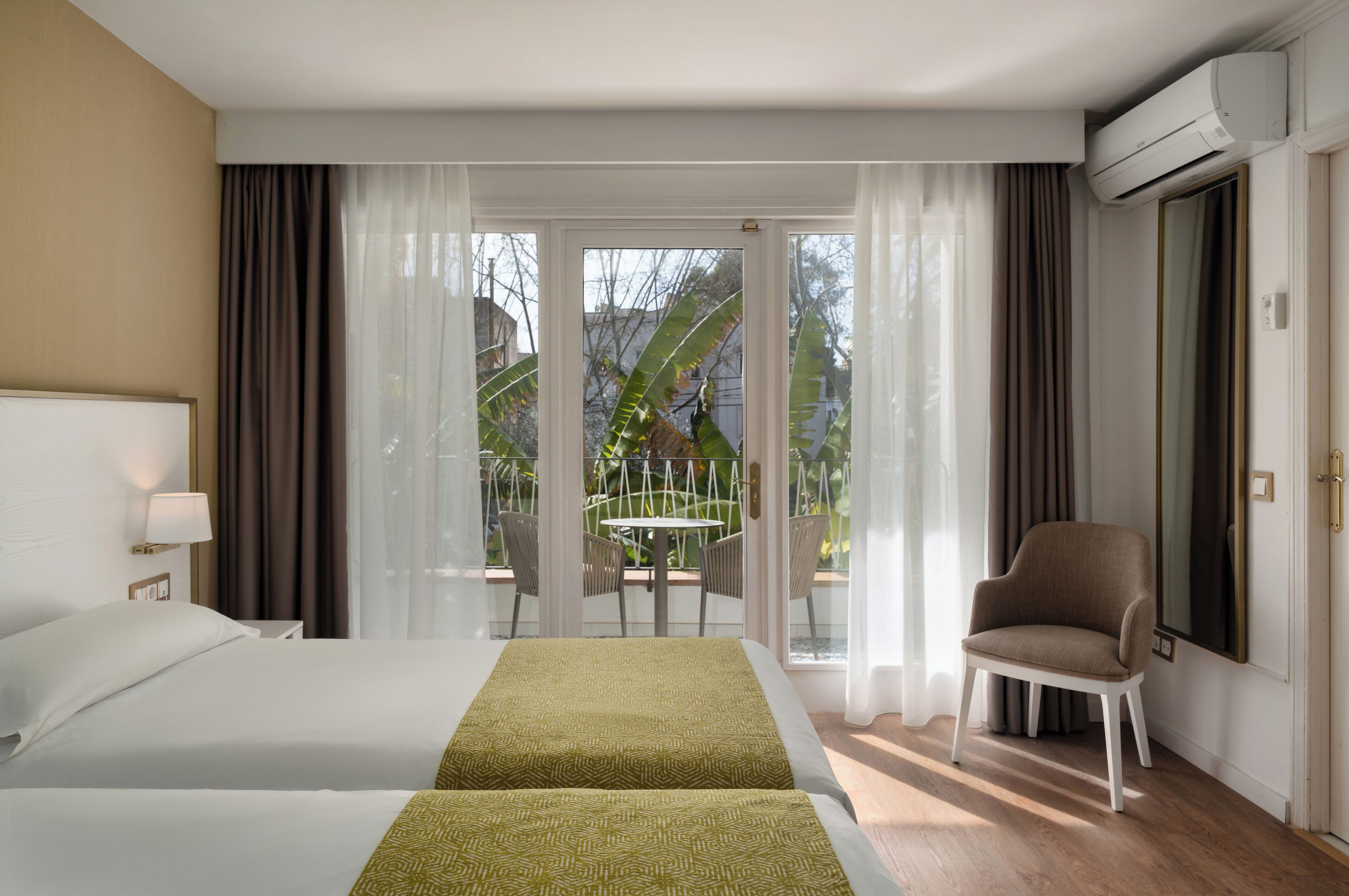 Zweibettzimmer, Balkon | 1 Schlafzimmer, Daunenbettdecken, Minibar, Zimmersafe