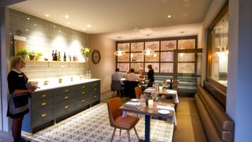 Daily continental breakfast (GBP 14.95 per person)