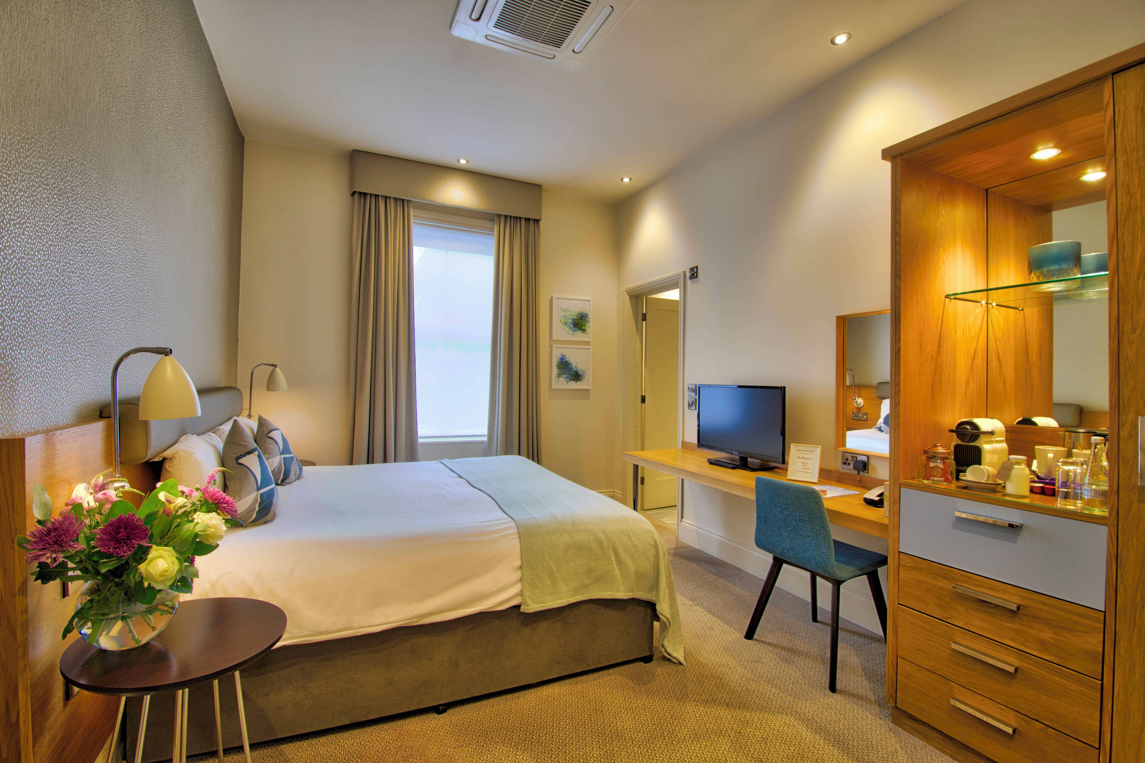 Classic Double Room | In-room safe, desk, soundproofing, free WiFi