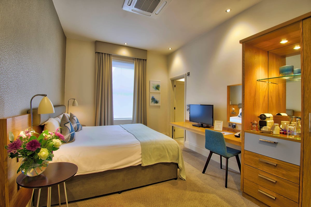 Classic Double Room | In-room safe, desk, soundproofing, free WiFi