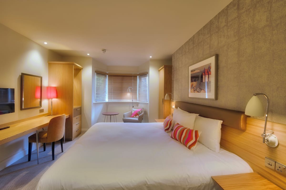 Classic King | In-room safe, desk, soundproofing, free WiFi