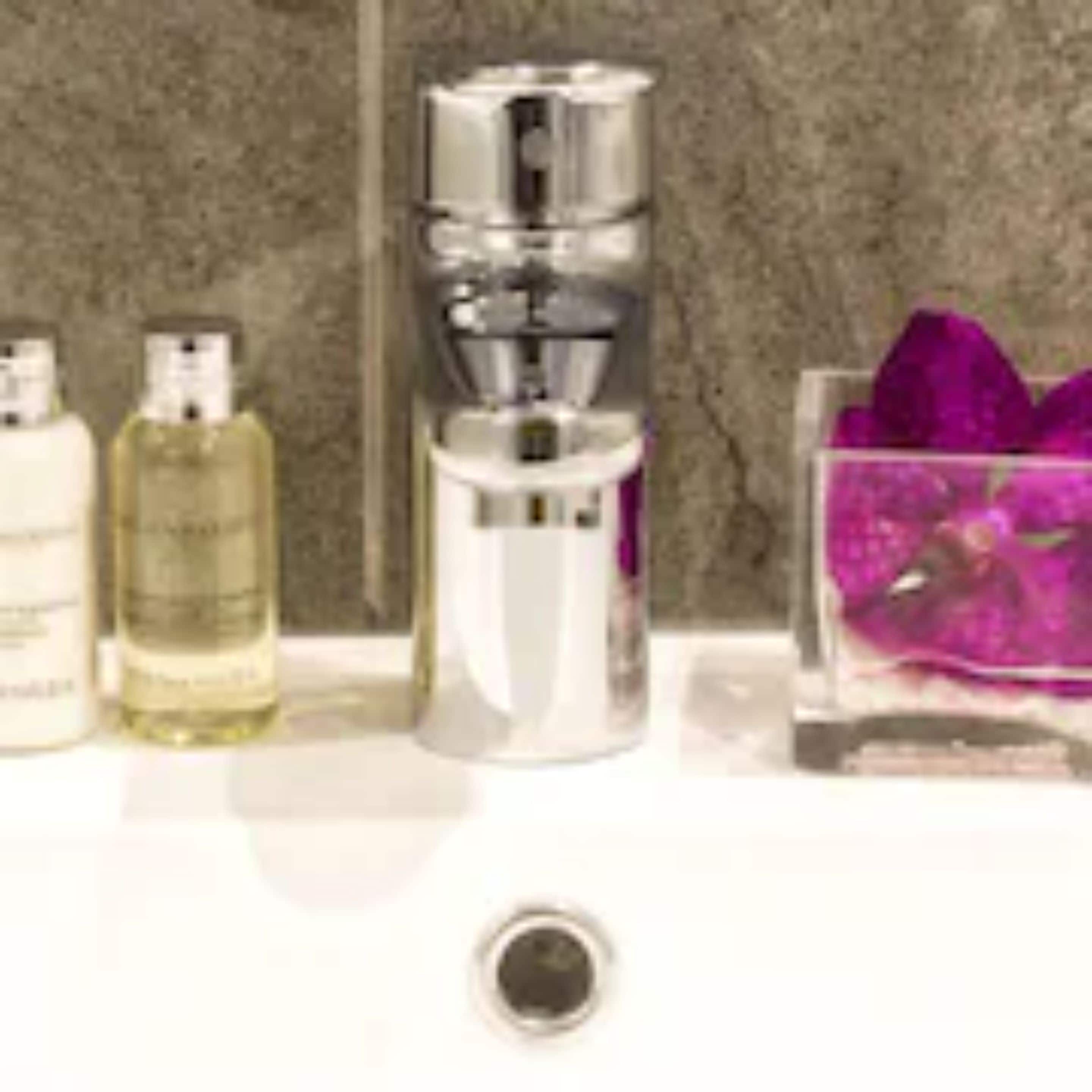 combined shower/bathtub, free toiletries, hair dryer, towels