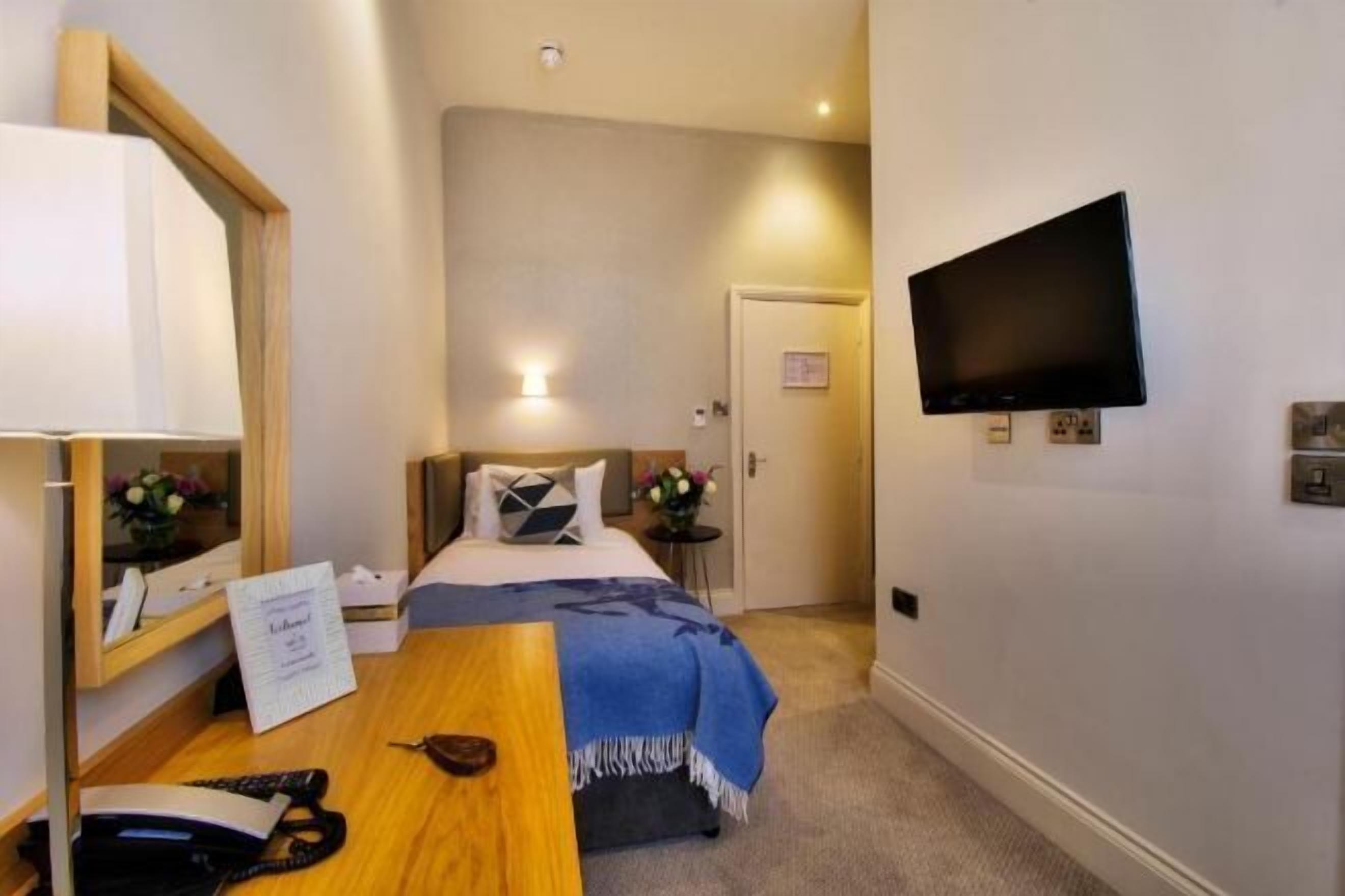 Caja de seguridad en la habitación, escritorio y insonorización 