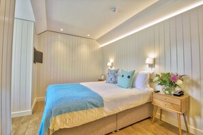 Cosy Classic | In-room safe, desk, soundproofing, free WiFi