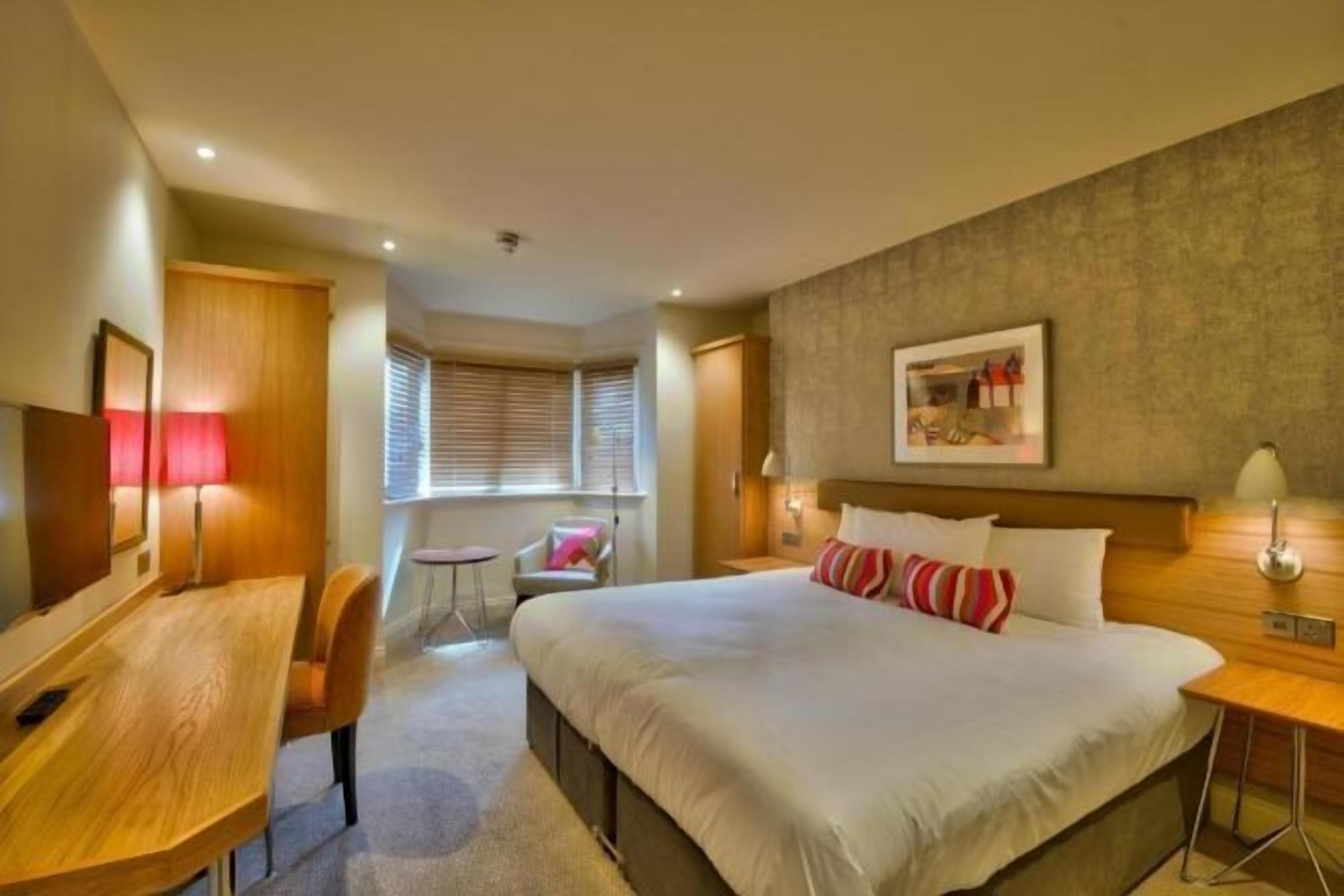 Caja de seguridad en la habitación, escritorio y insonorización 