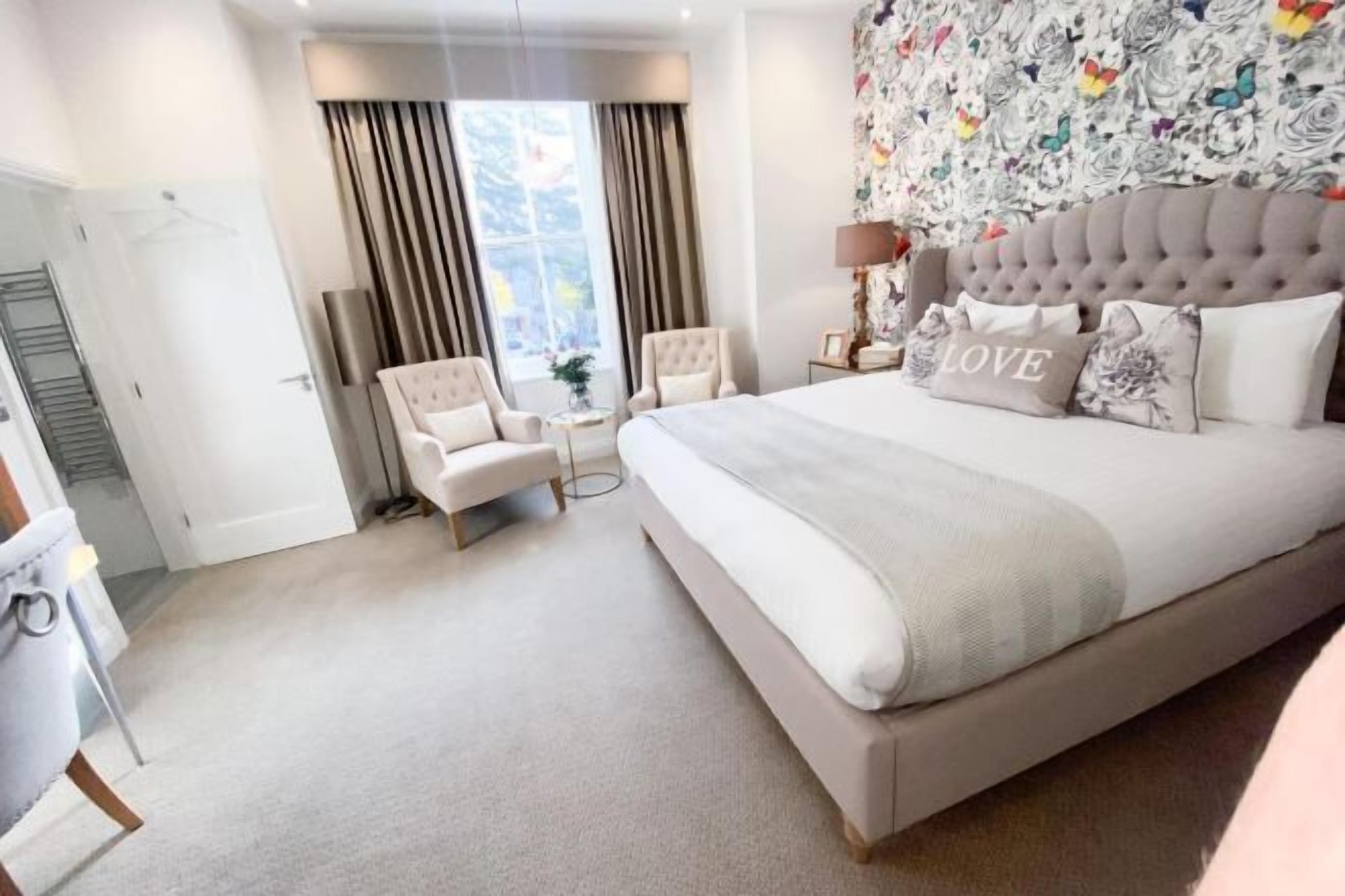 Caja de seguridad en la habitación, escritorio y insonorización 