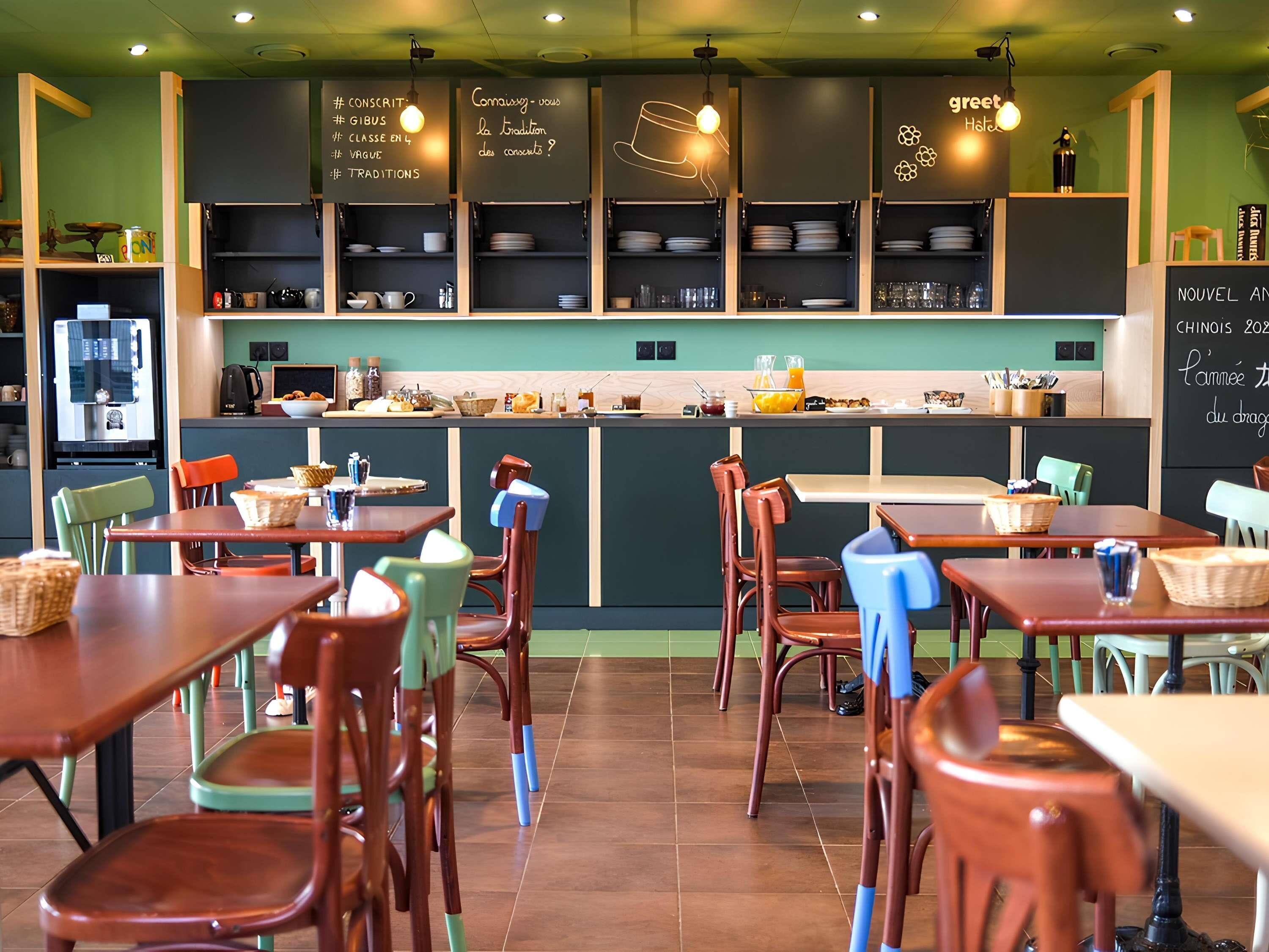 Petit déjeuner buffet (9.5 EUR par personne)