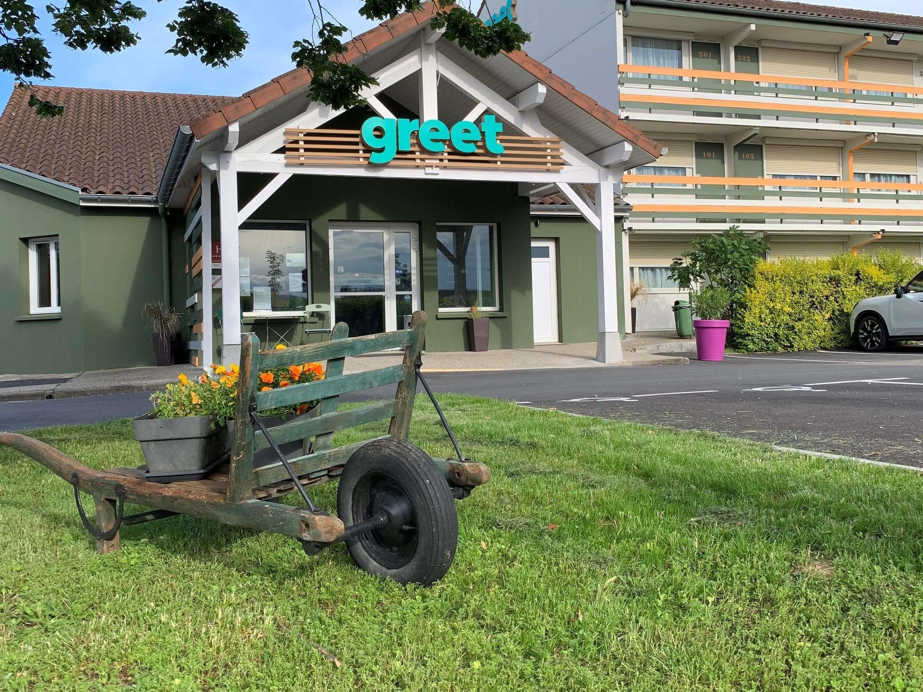 المنشأة من الخارج