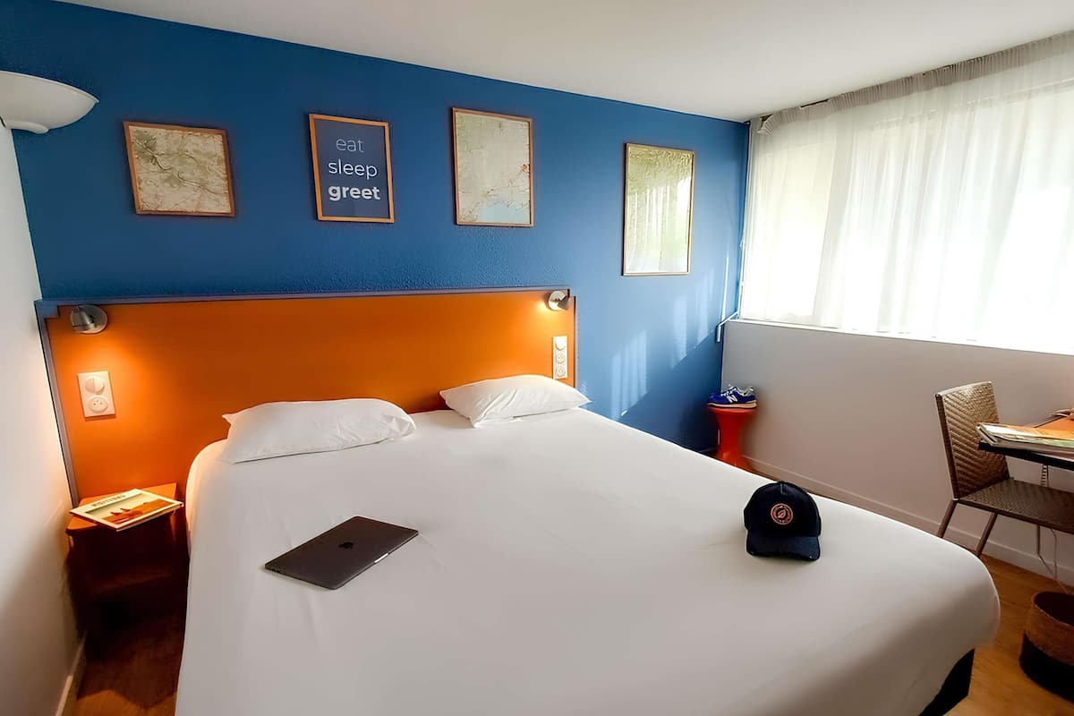 Kamar, 1 Tempat Tidur Double (Pop) | Meja kerja, tirai kedap cahaya, kedap suara, dan setrika/meja setrika