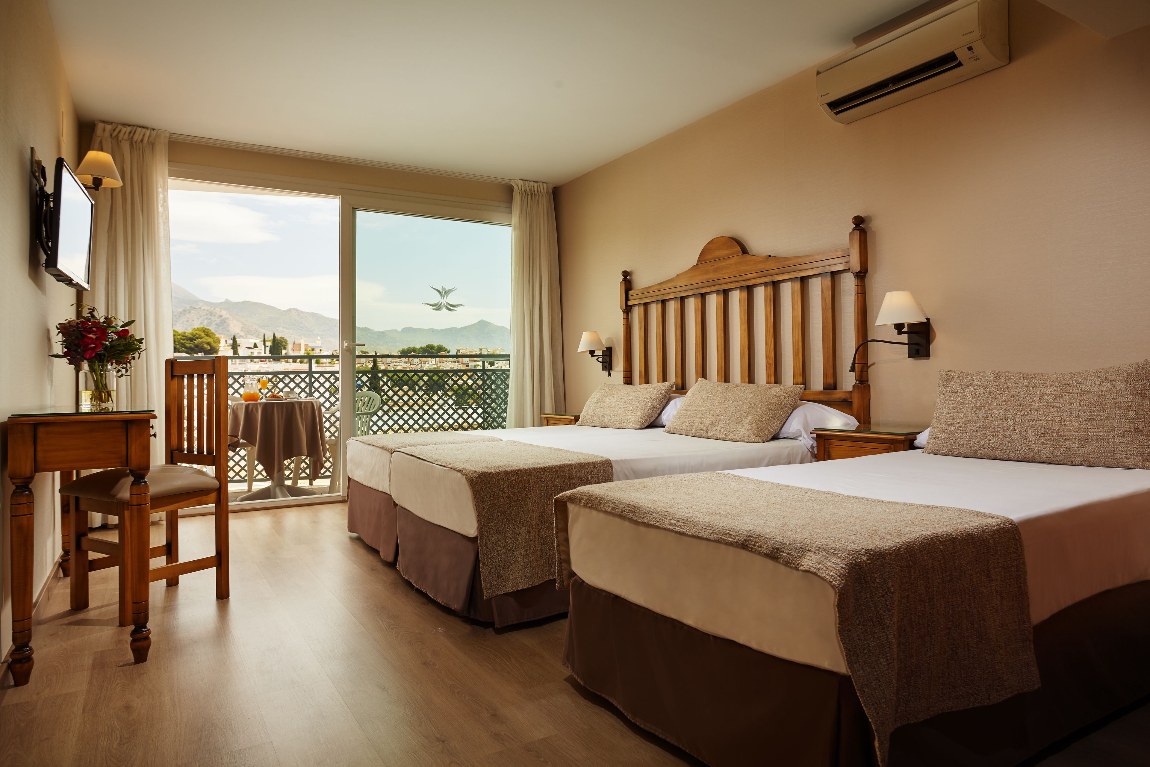 triple room | minibar, in-room safe, desk, soundproofing