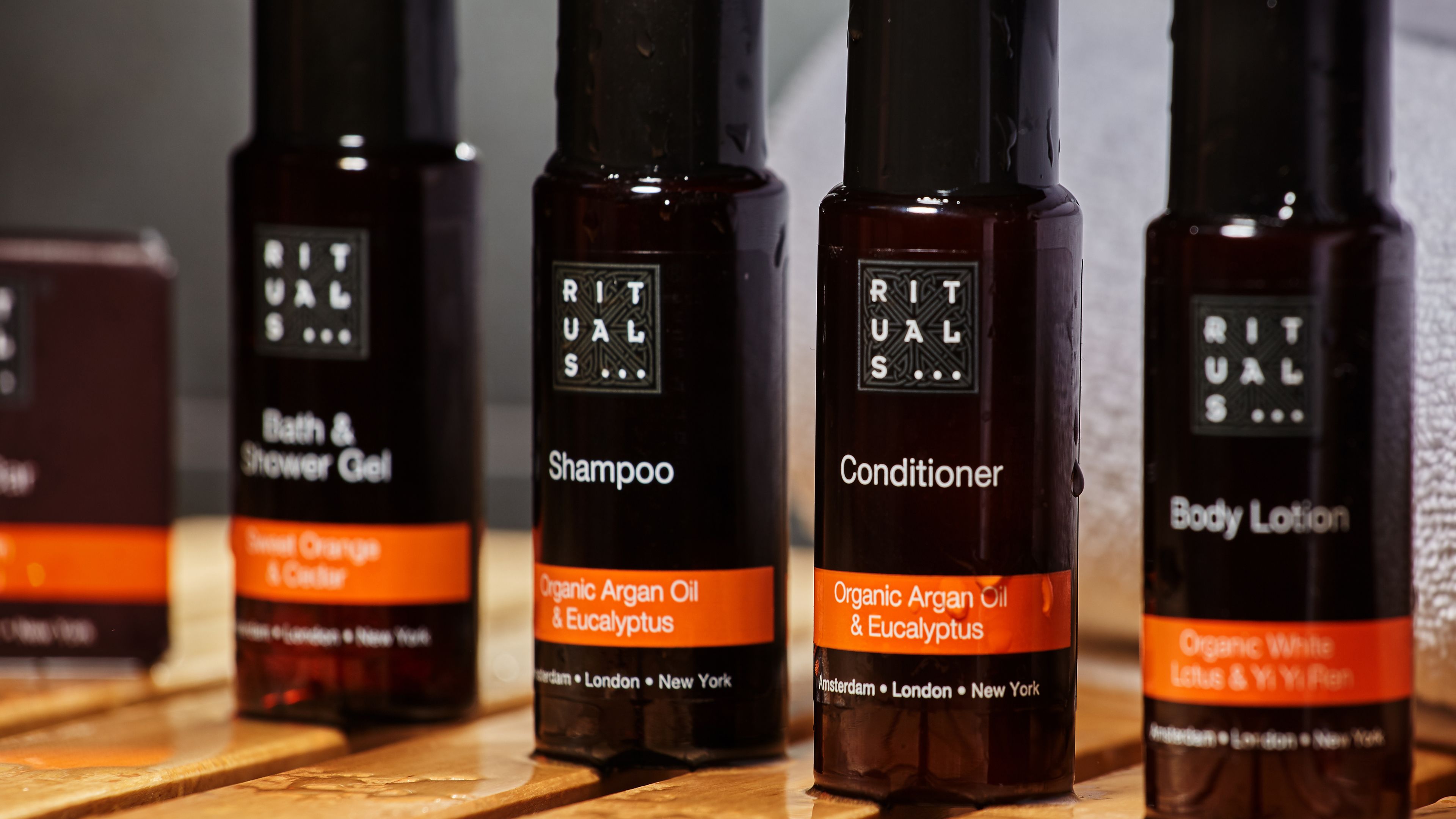 superior double room | bathroom amenities | shower, free toiletries, hair dryer, towels