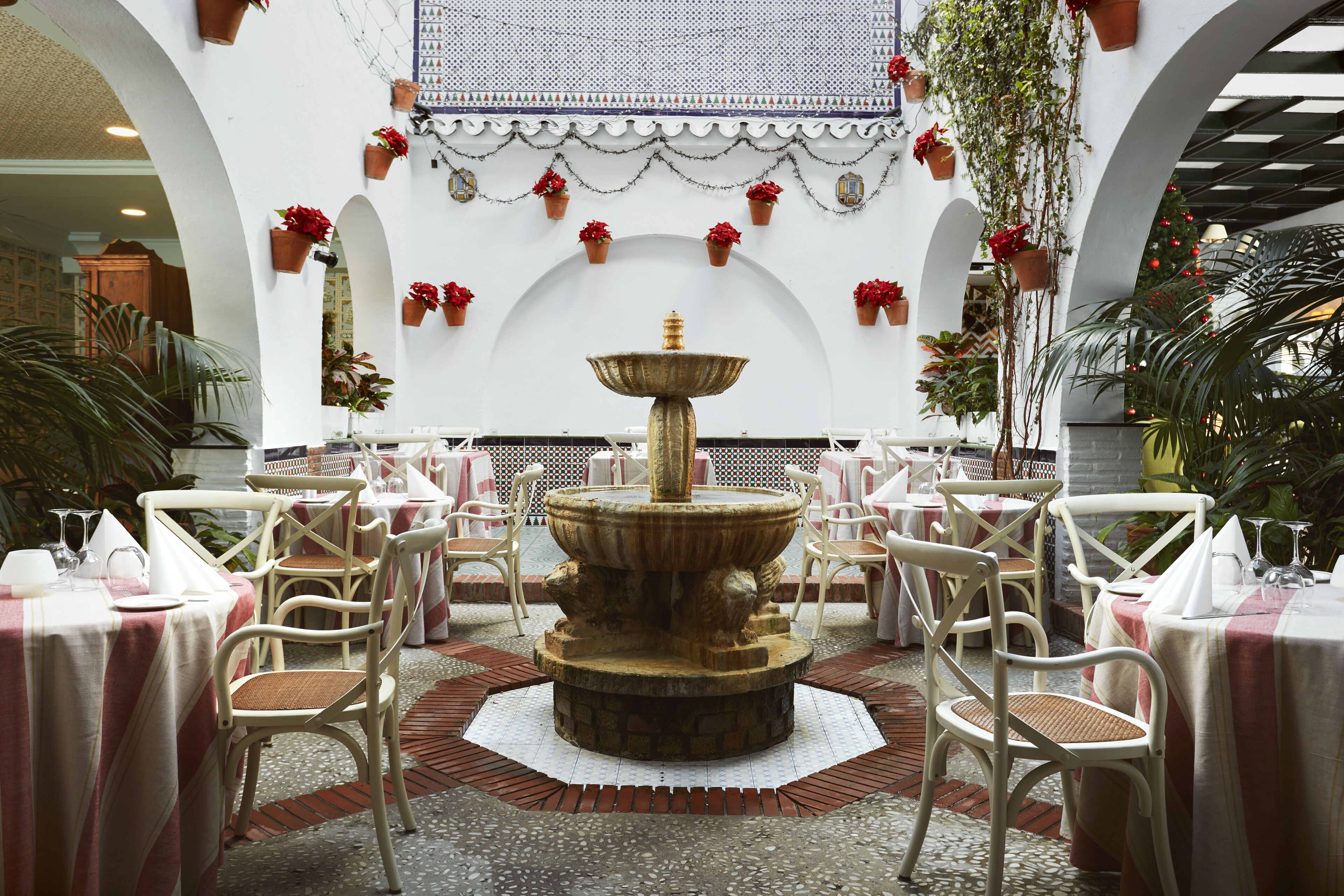 breakfast, lunch and dinner served