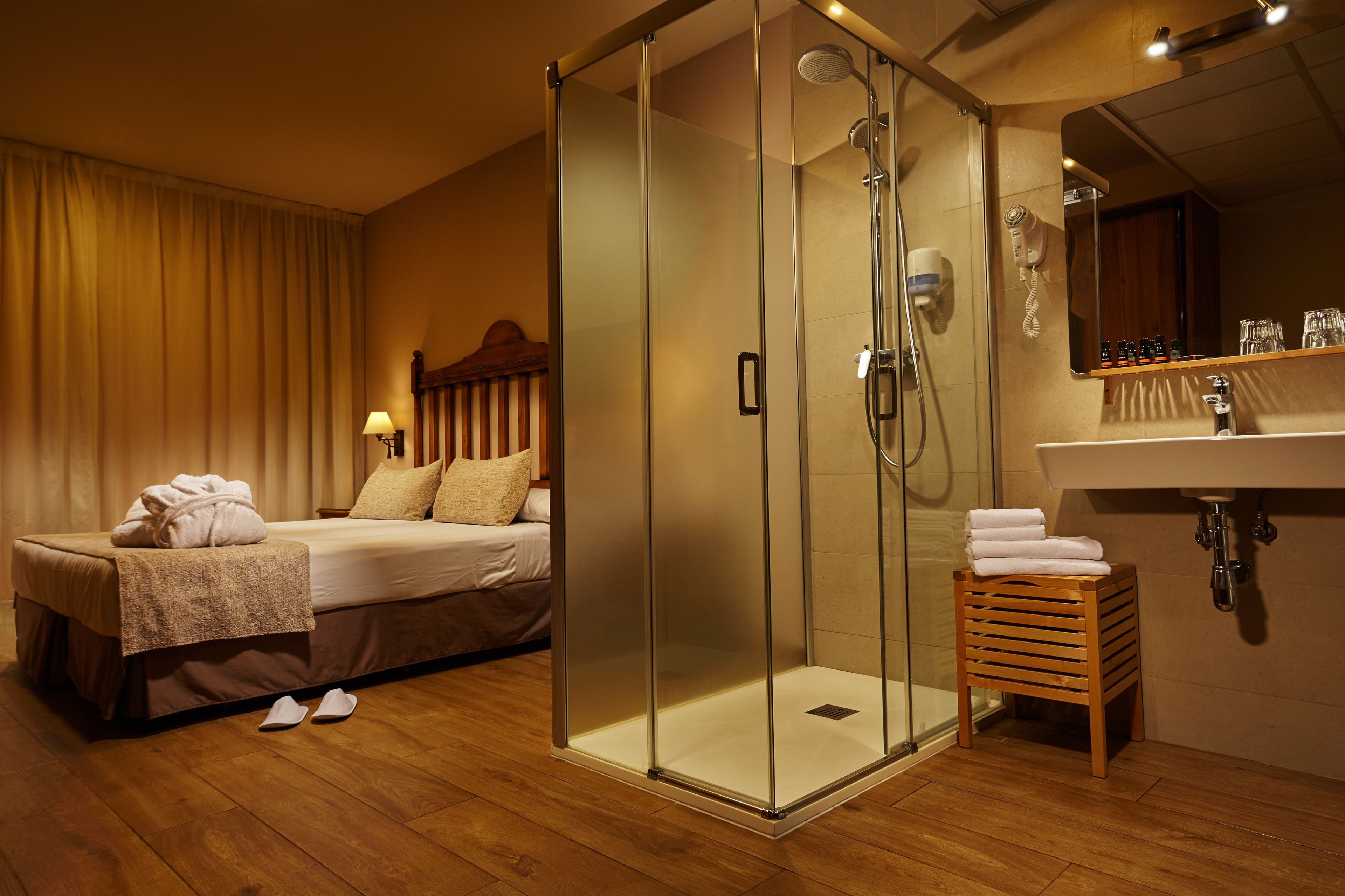 superior double room | minibar, in-room safe, desk, soundproofing