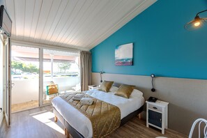 ห้องคอมฟอร์ท | ตู้นิรภัยในห้องพัก, โต๊ะทำงาน, ห้องเก็บเสียง, เตารีด/โต๊ะรีดผ้า