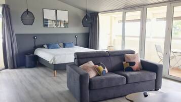Suite Familiale, vue mer | Coffres-forts dans les chambres, bureau, chambres insonorisées