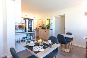 อาหารเช้าแบบบุฟเฟ่ต์ทุกวัน (คิดค่าบริการ)