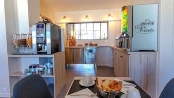 Petit déjeuner buffet servi tous les jours en supplément
