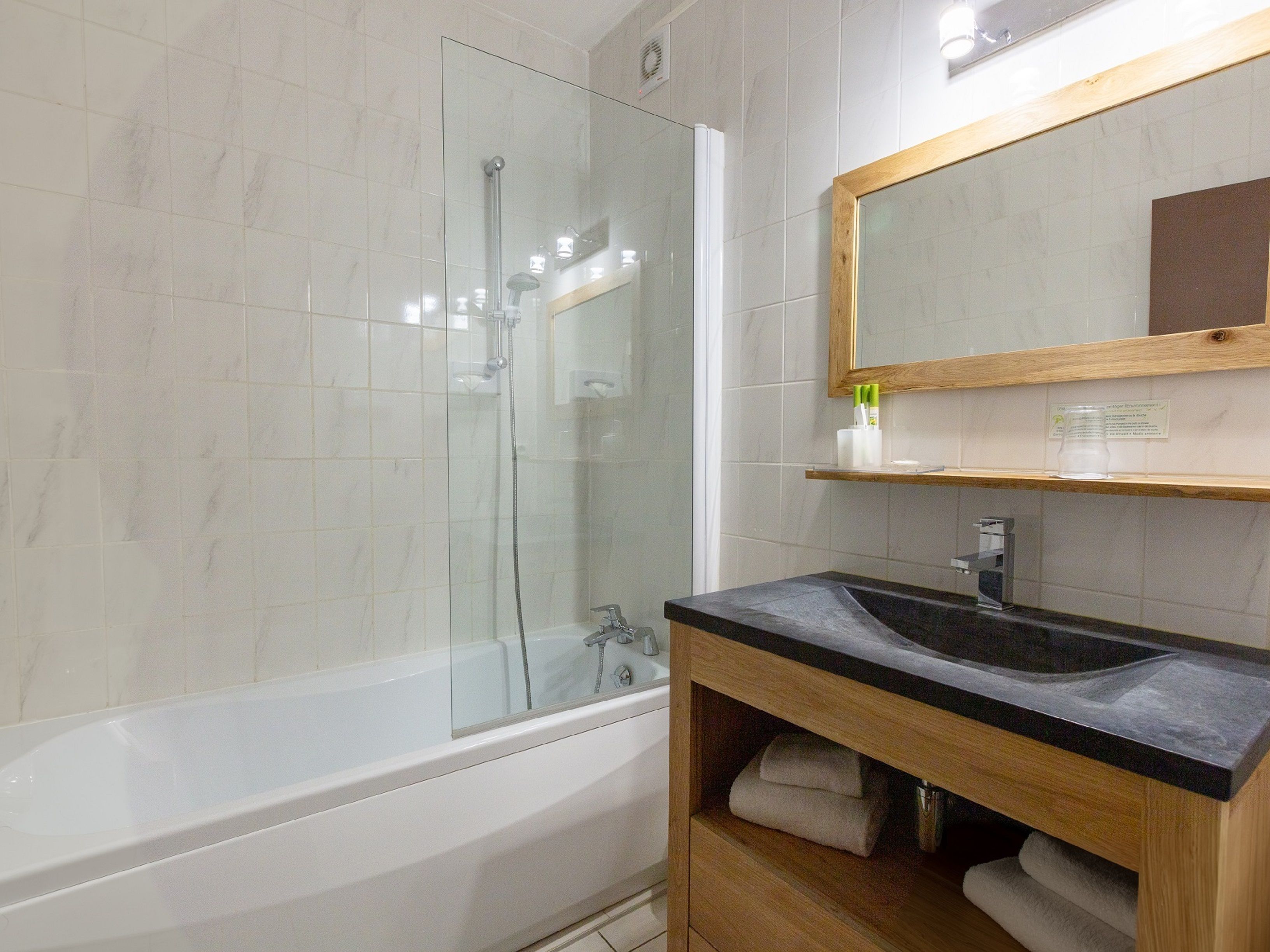 standard room | bathroom | bathtub, free toiletries, hair dryer, towels