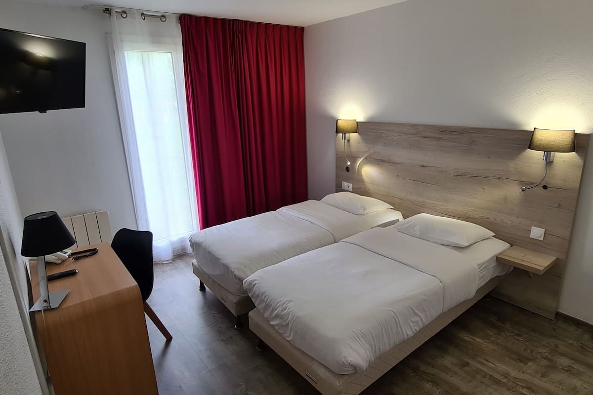 Kamar Twin | Tirai kedap cahaya, setrika/meja setrika, Wi-Fi gratis, dan seprai linen