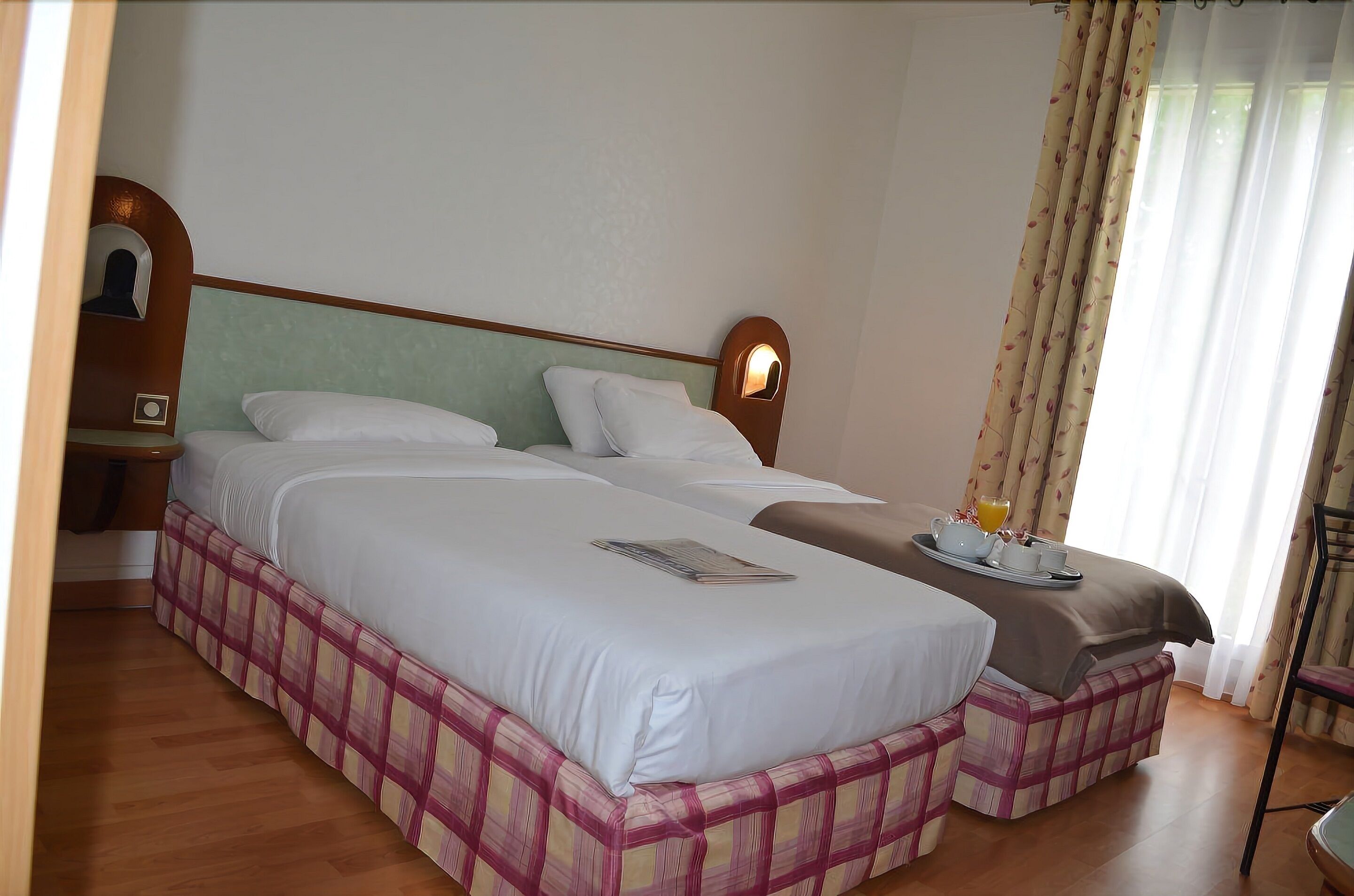 twin room | blackout curtains, iron/ironing board, free wifi, bed sheets