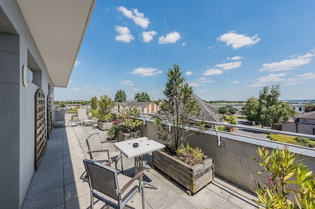 Suite | Balcony. Hostellerie Saint Vincent Beauvais Aéroport