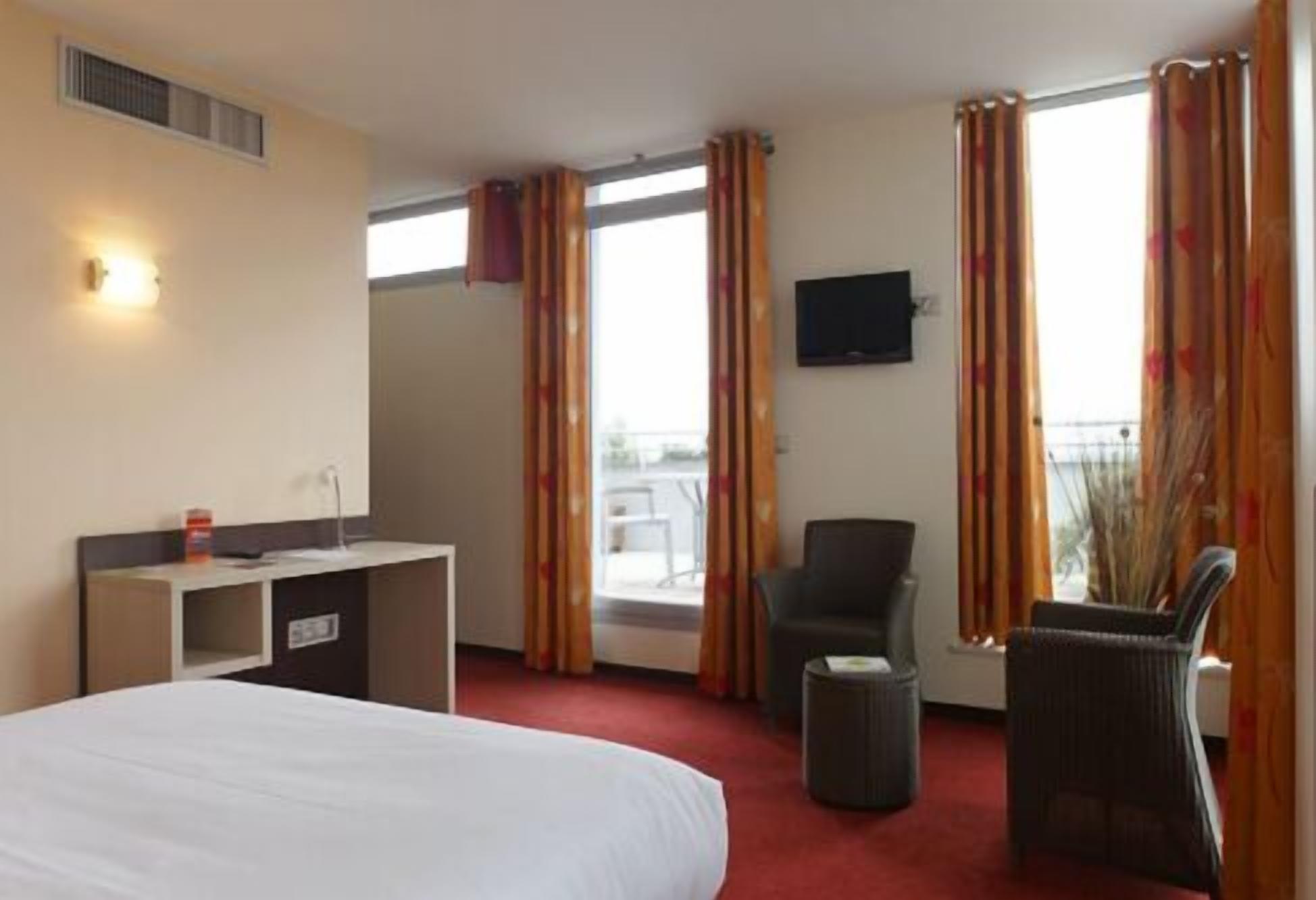 blackout curtains, iron/ironing board, free wifi, bed sheets