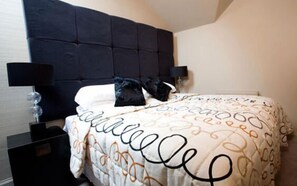 1 bedroom, iron/ironing board, free cots/infant beds, rollaway beds - Royal Mile Residence (Edinburgh)