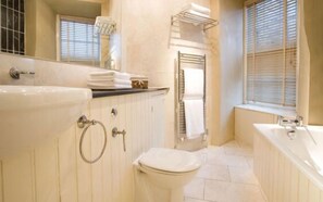 Dusche, kostenlose Toilettenartikel, Haartrockner, Handtücher
