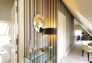 Flat-screen TV - Royal Mile Residence (Edinburgh)