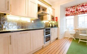 Full-sized fridge, microwave, stovetop