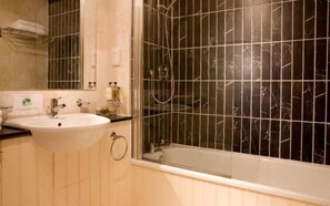 Douche, articles de toilette (gratuits), séchoir à cheveux