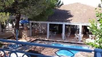 Outdoor pool, pool umbrellas, sun loungers