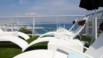 Sun deck