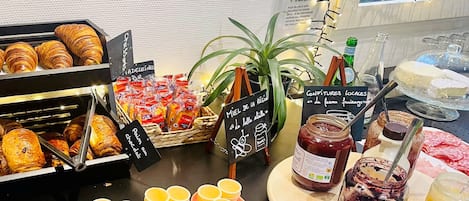 Café da manhã continental todos os dias mediante uma taxa