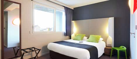 Standard Room, 1 Double Bed | Desk, blackout drapes, soundproofing, free cribs/infant beds