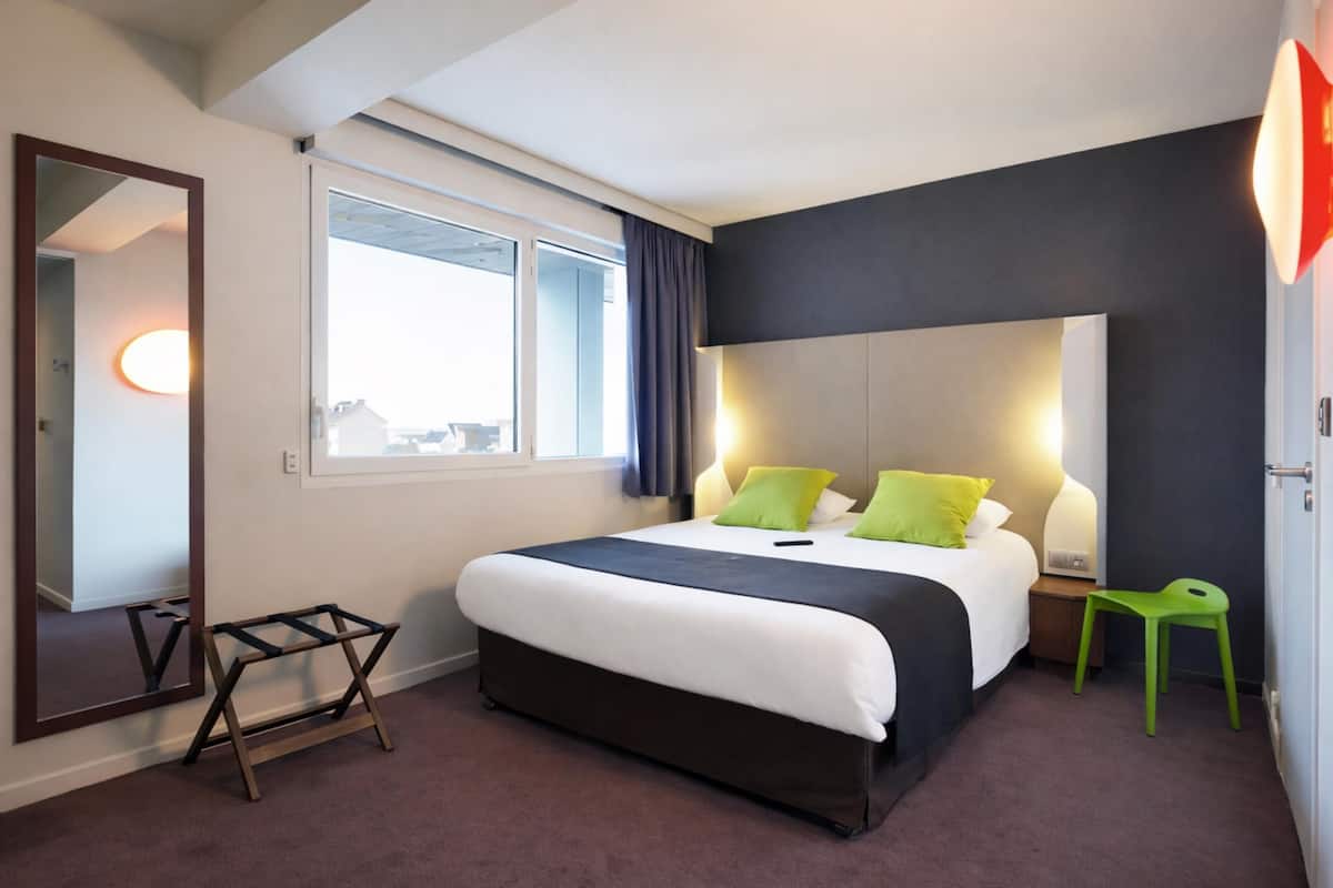 Chambre Standard, 1 lit double | Bureau, rideaux dâobscurcissement, systĂšme dâinsonorisation