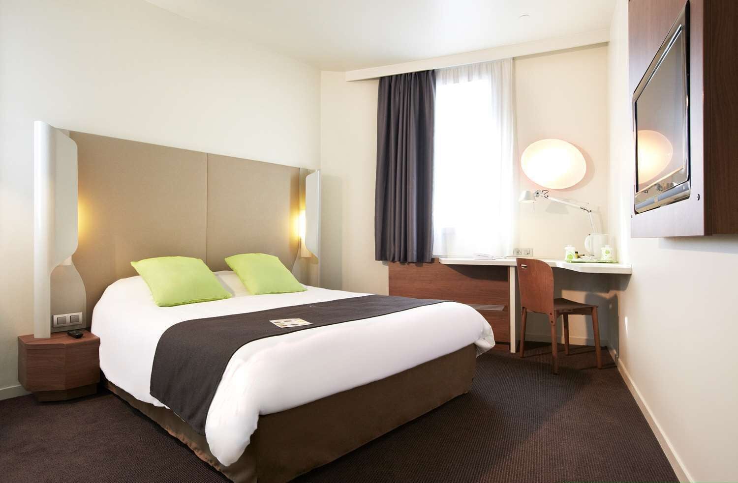 Bureau, rideaux occultants, chambres insonorisées, lits bébé (gratuits)