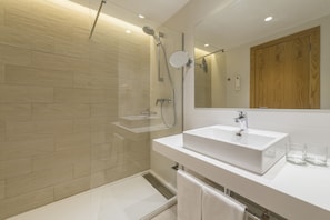 Shower, free toiletries, hair dryer, towels